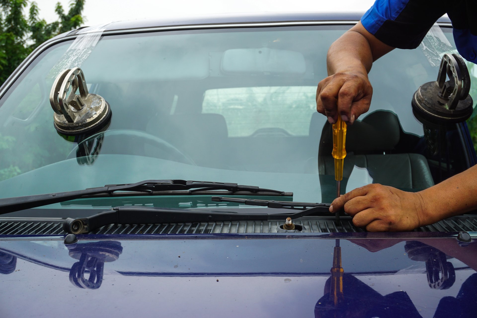 Car Repair: Broken Side Mirrors