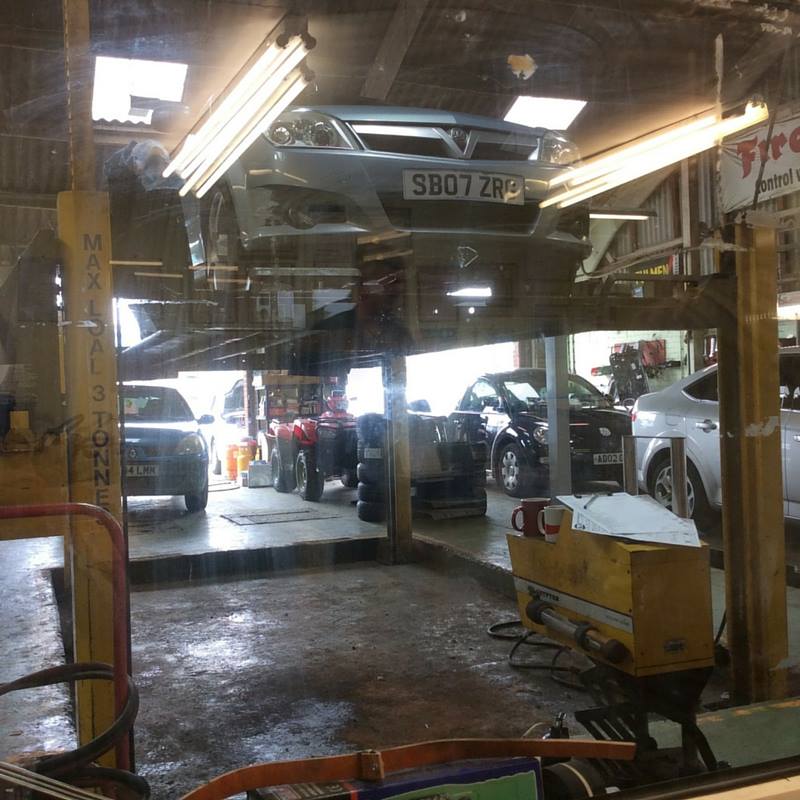 Car garage Yaxley, Peterborough Willow Road Garage