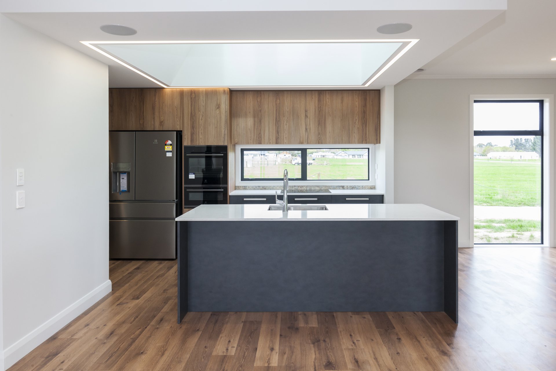 Modern Kitchen with Indoor-Outdoor Flow | Finesse Joinery