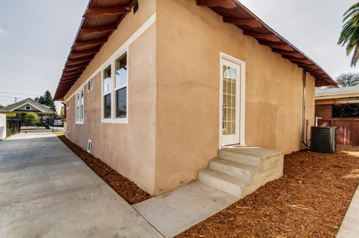 USC Housing 1245 And 1245 1 2 West 37th Drive