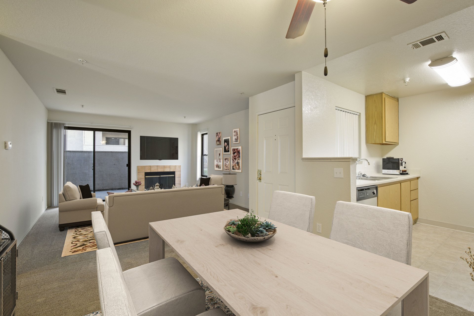 Photo Gallery Lakeshore Apartments in Antioch, CA