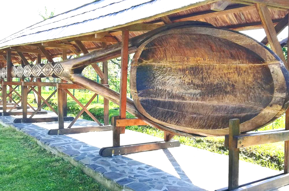 Largest traditional wooden spoon world record set in Mioveni