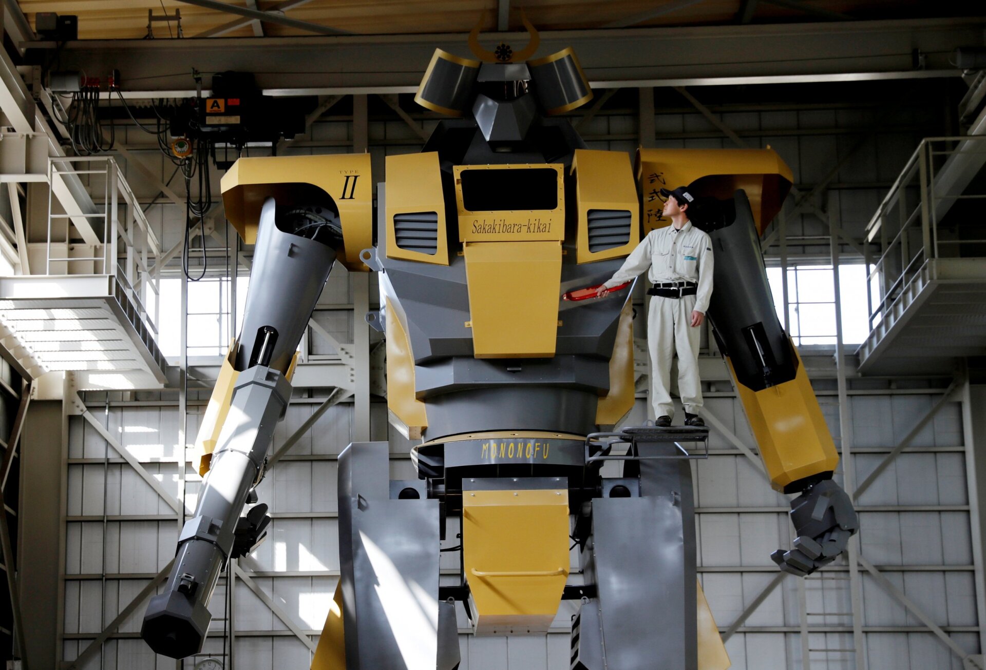 Largest humanoid robot MONONOFU sets world record