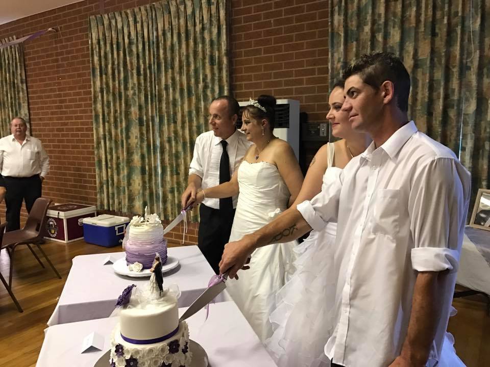 wedding-cake-cutting