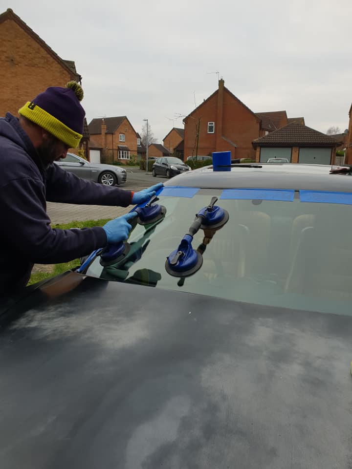 Emergency windscreen repair G W Windscreens