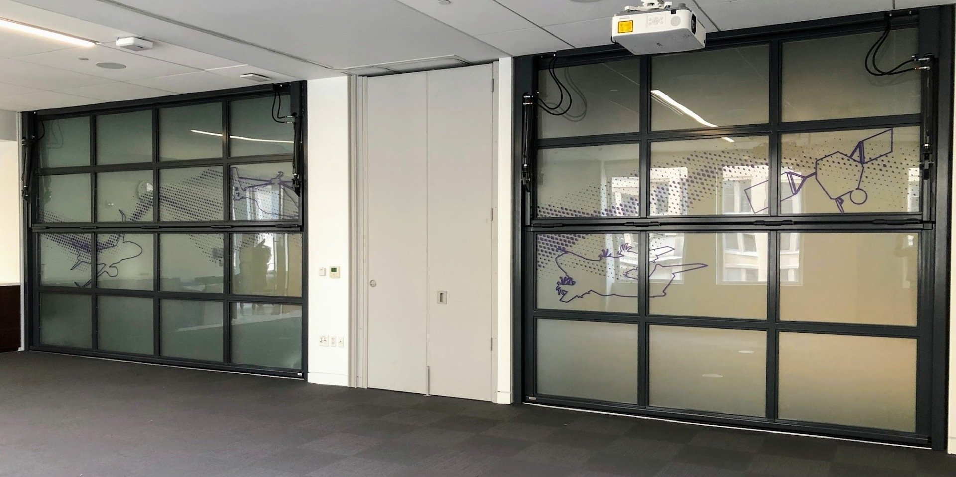 Glass Surfaces/Partition graphics | Dodge Chrome