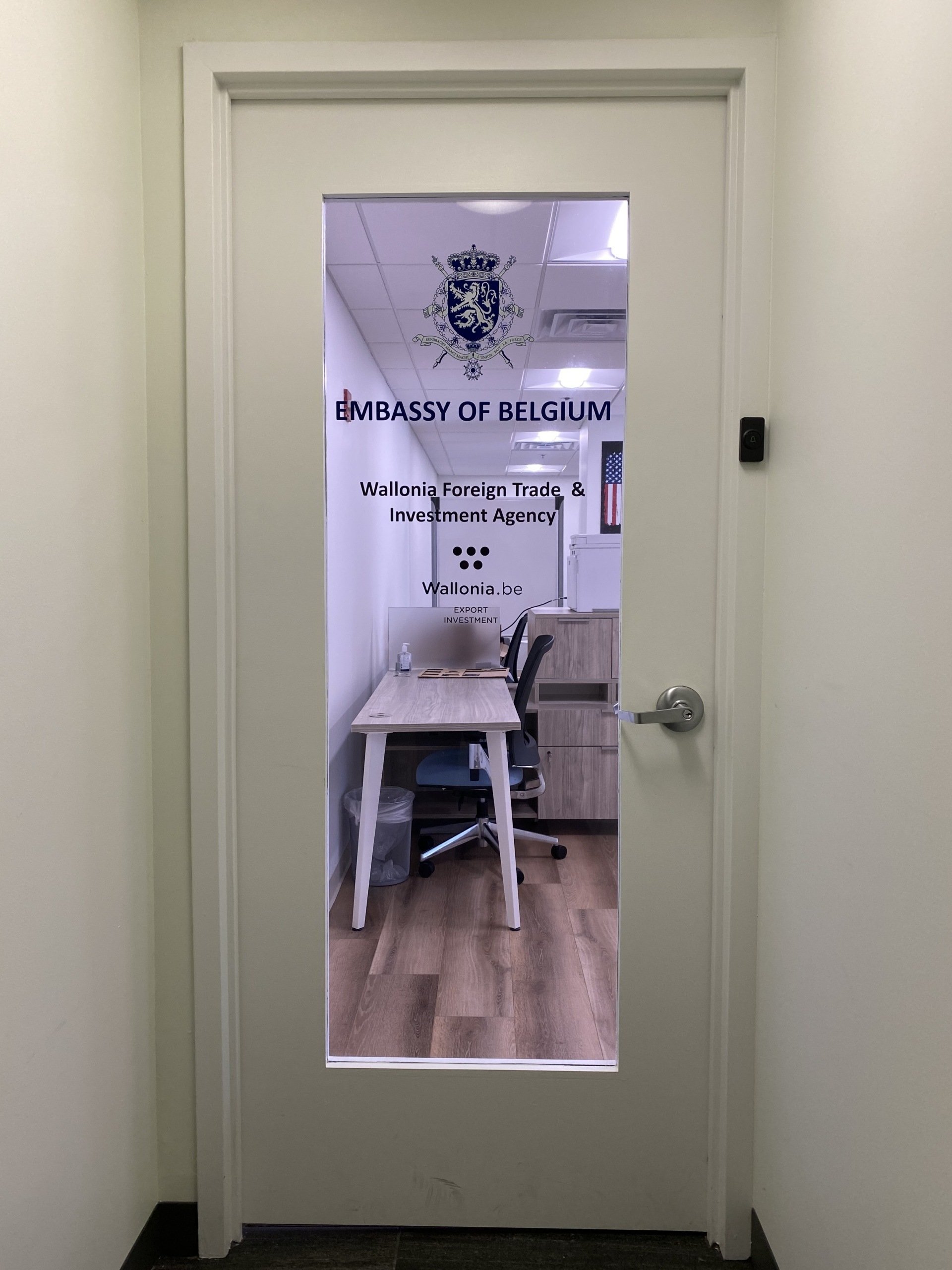 Glass Surfaces/Partition graphics | Dodge Chrome