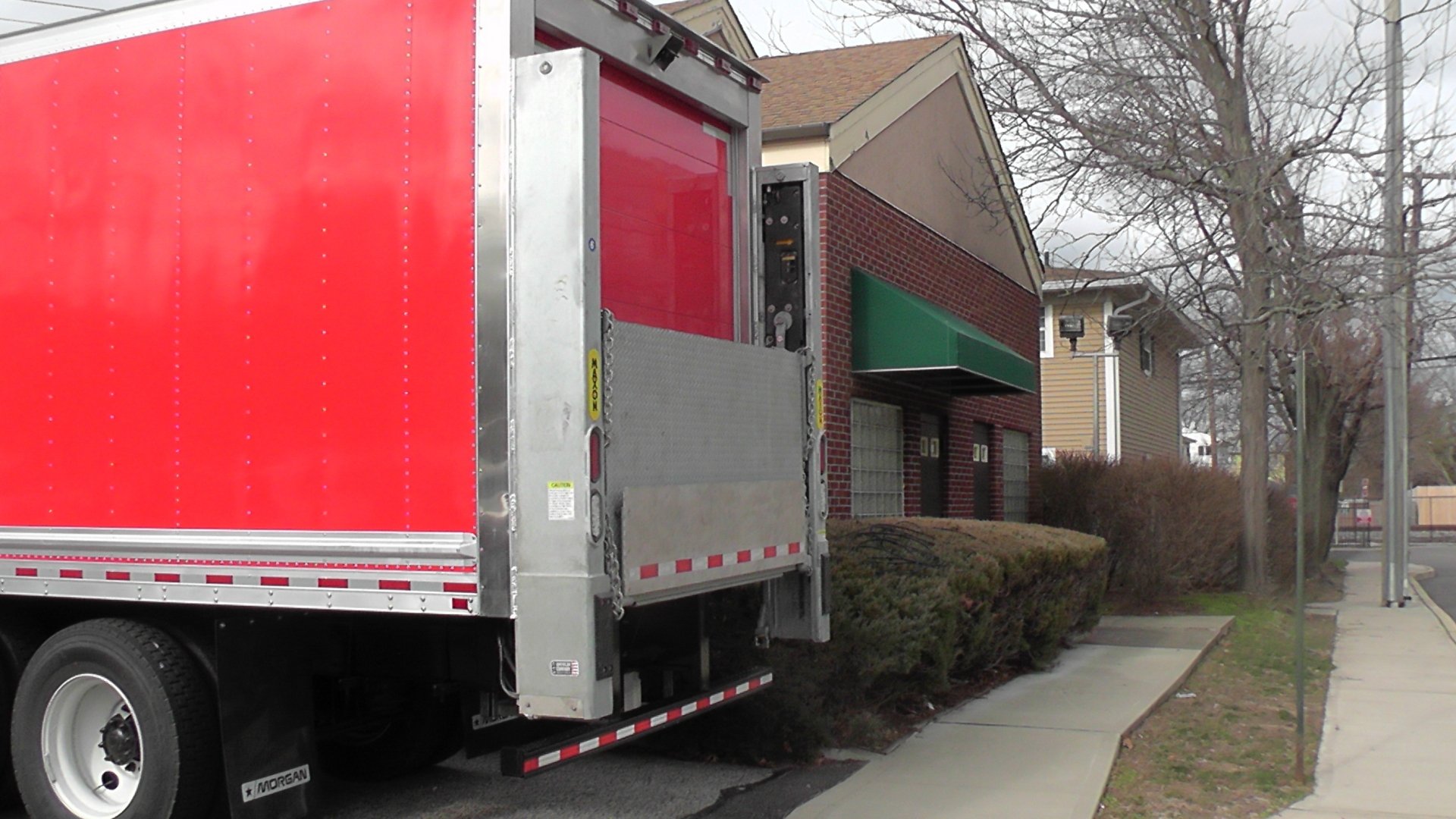 Liftgates Suburbia Truck & Trailer Farmingdale, NY