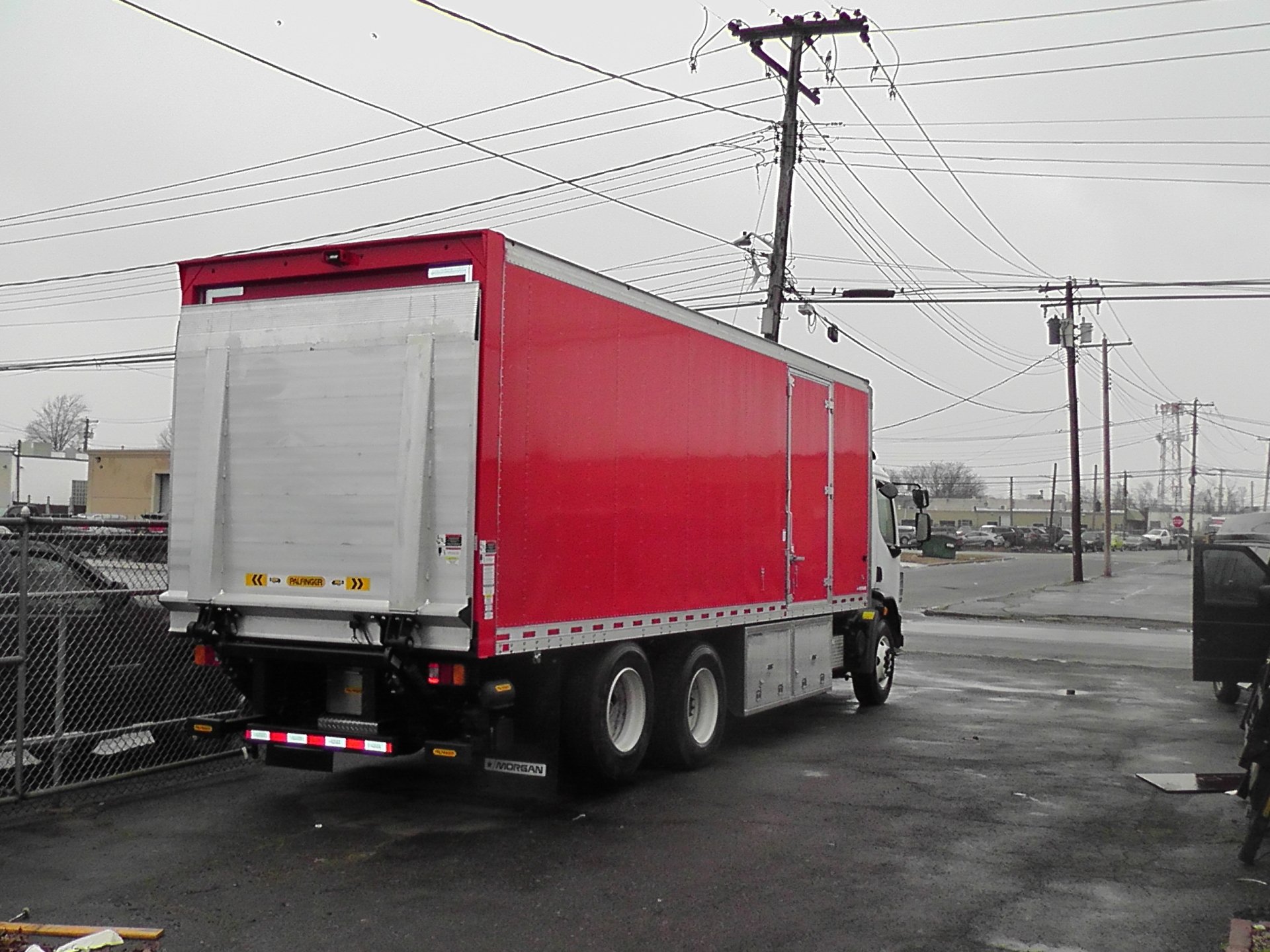 Liftgates Suburbia Truck & Trailer Farmingdale, NY