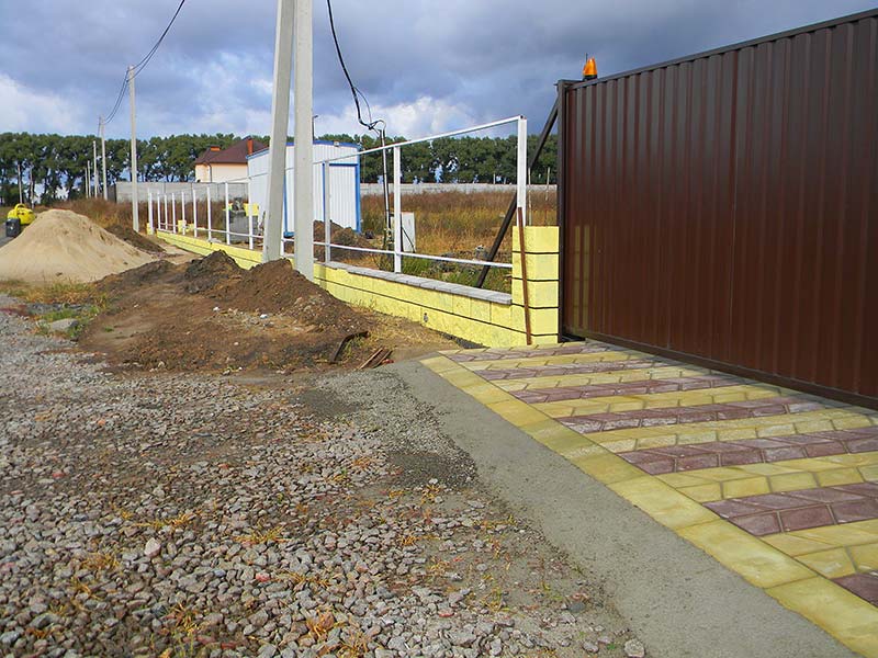 Installed fence, fabricated by expert 