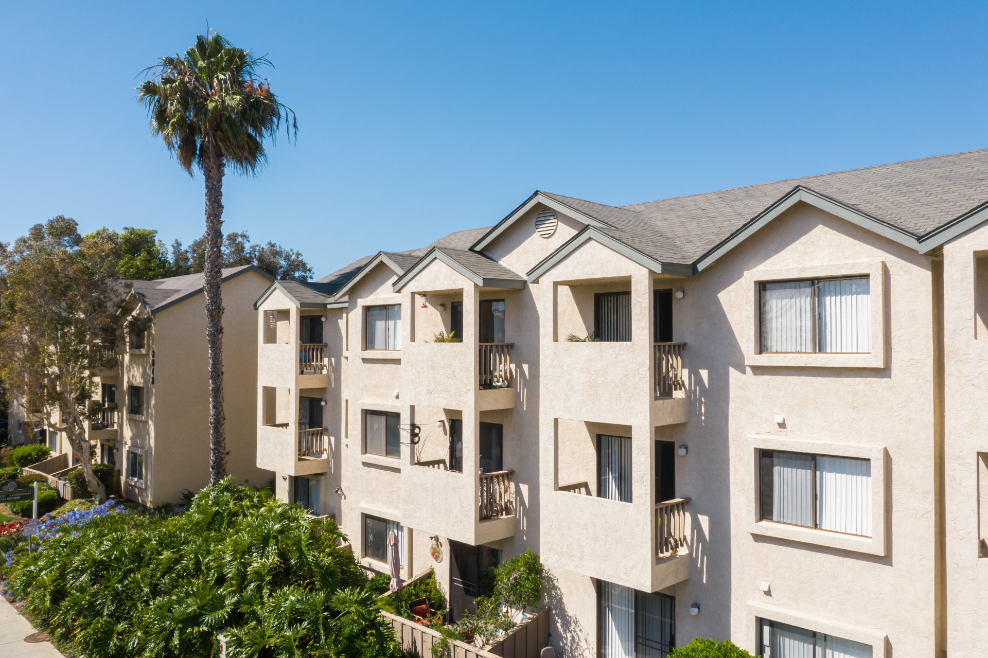 Carlsbad, CA One and Two Bedroom Apartments for Rent View Online