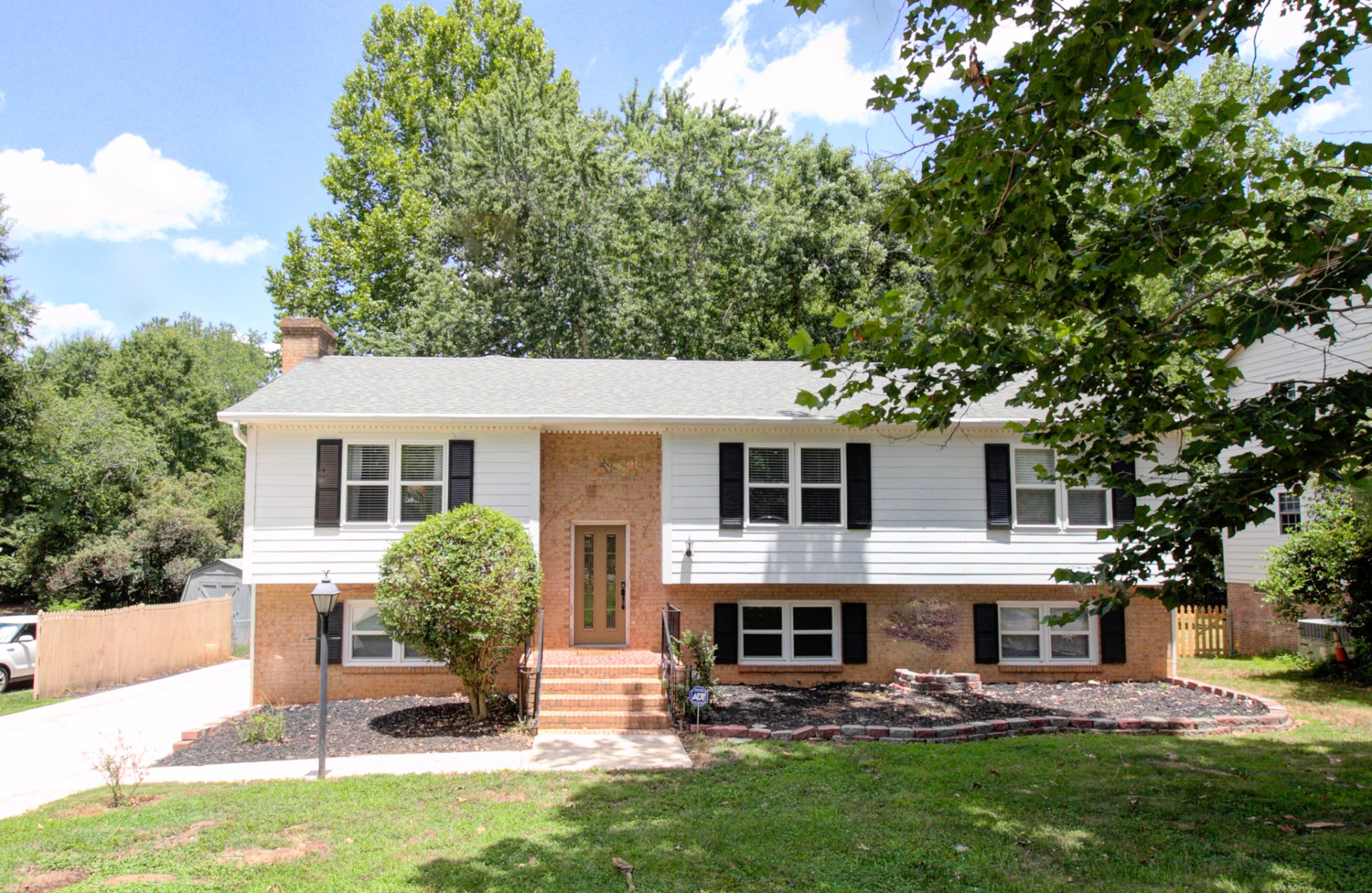 Sardis Road N Life Door Rentals South Charlotte, NC