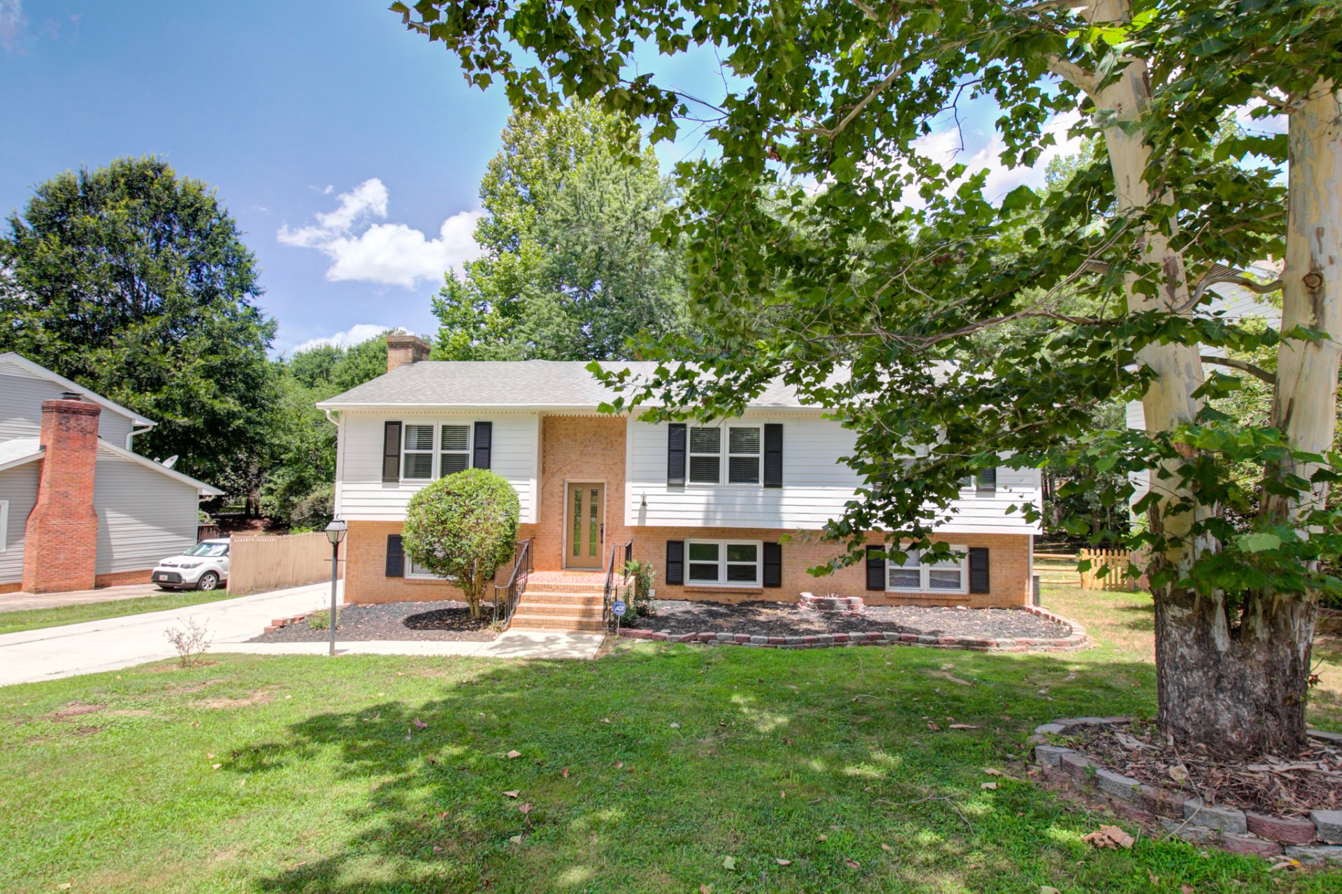 Sardis Road N Life Door Rentals South Charlotte, NC