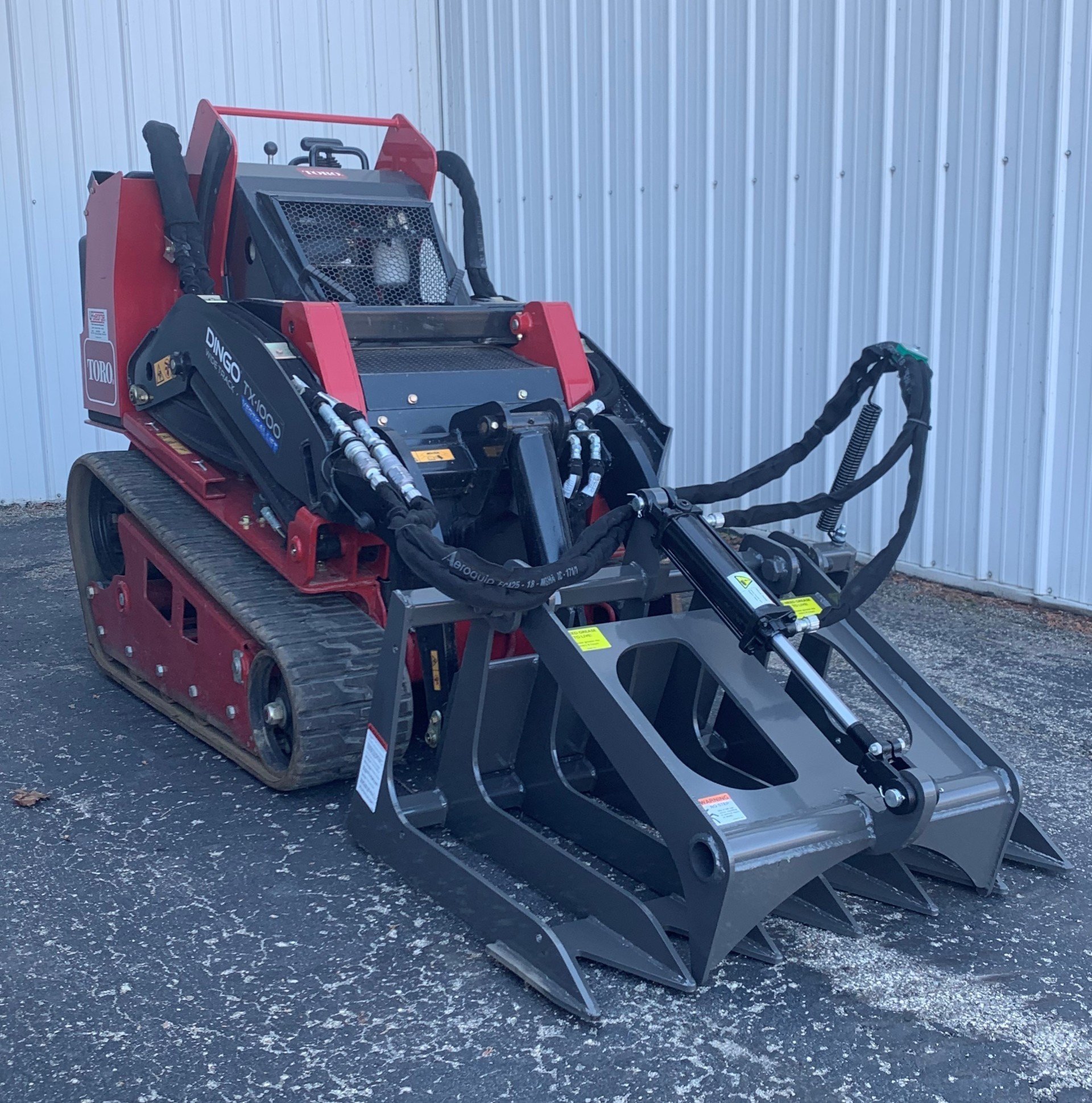 Mini Grapple for Mini Skid Steers Berlon Industries
