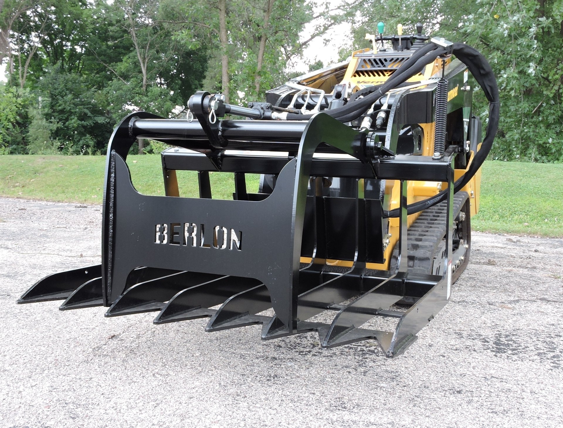 Mini Grapple for Mini Skid Steers Berlon Industries