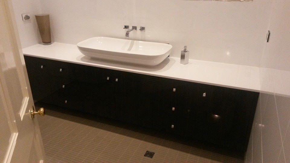 bathroom counter with white benchtop