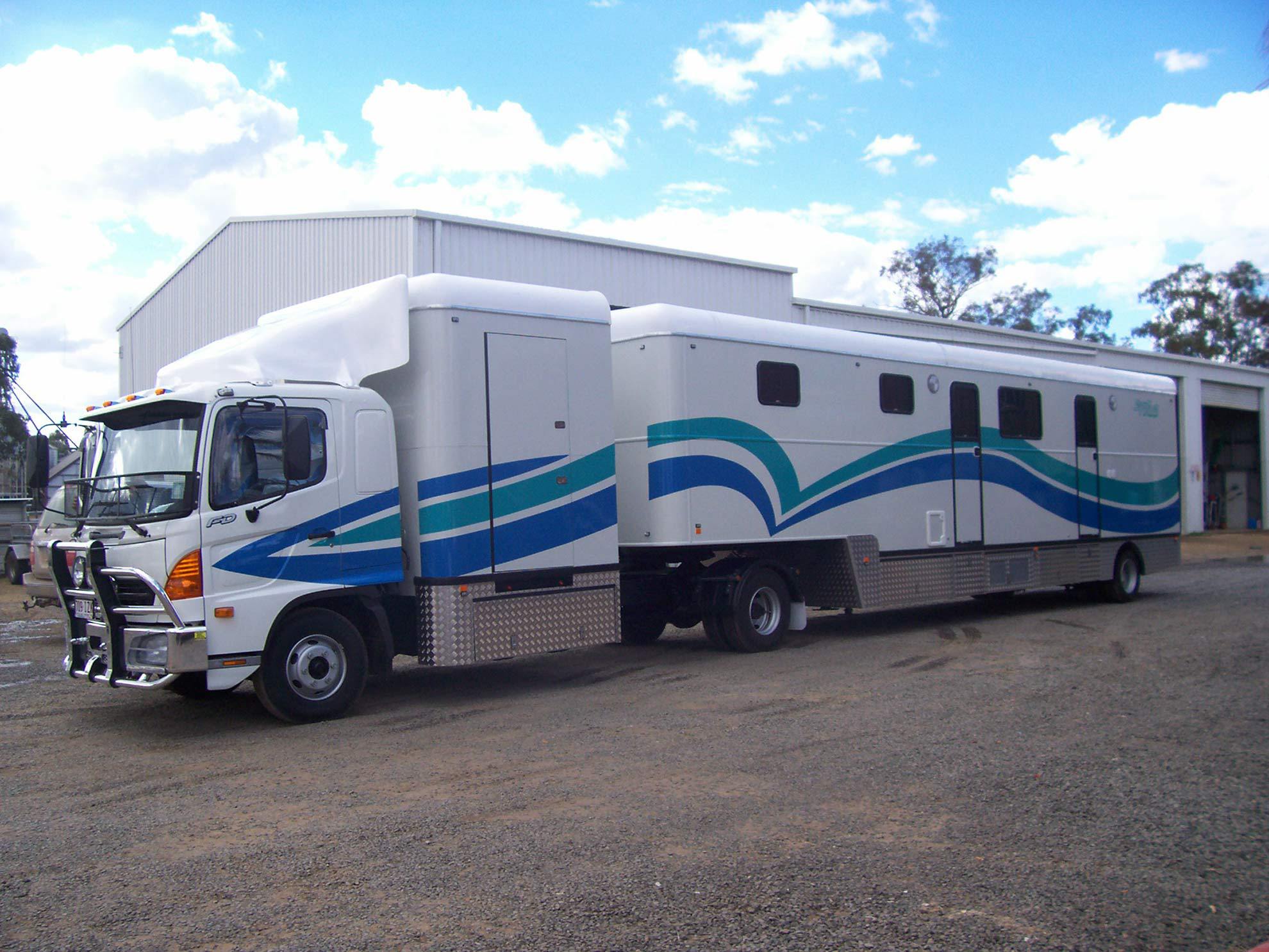 Gooseneck horse trailers Queensland Supafloats