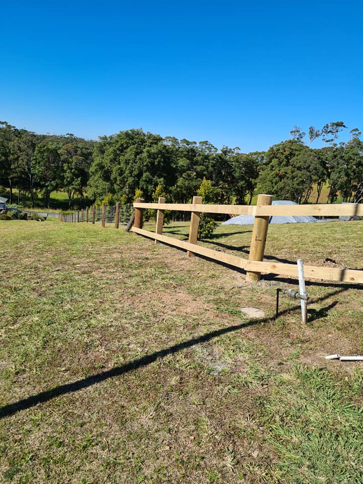 D & B Fencing Fencing Contractors in Taree