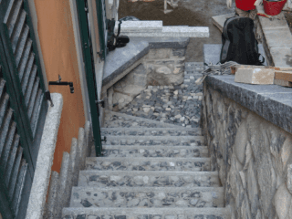 Pavimenti esterni in pietra di luserna albese con cassano como ... Scala in pietra di luserna