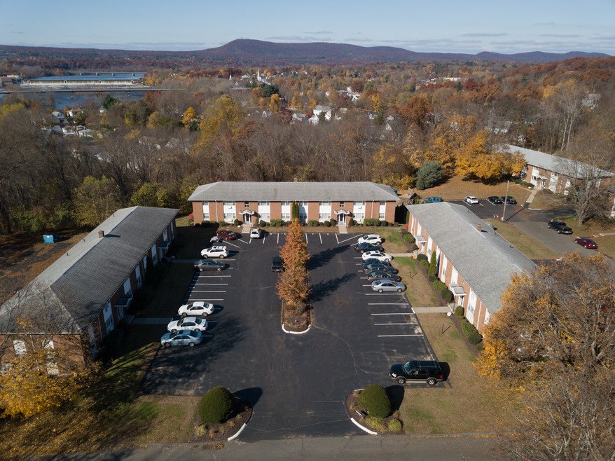 Chicopee, MA Apartment Rentals/Studio to 2 Bedroom Floor Plans