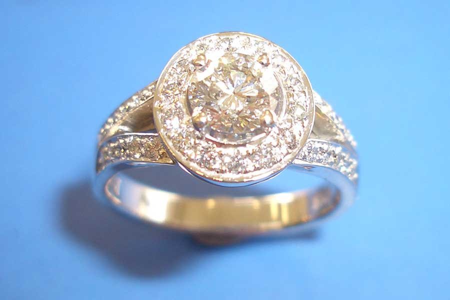 circular diamond and diamond band