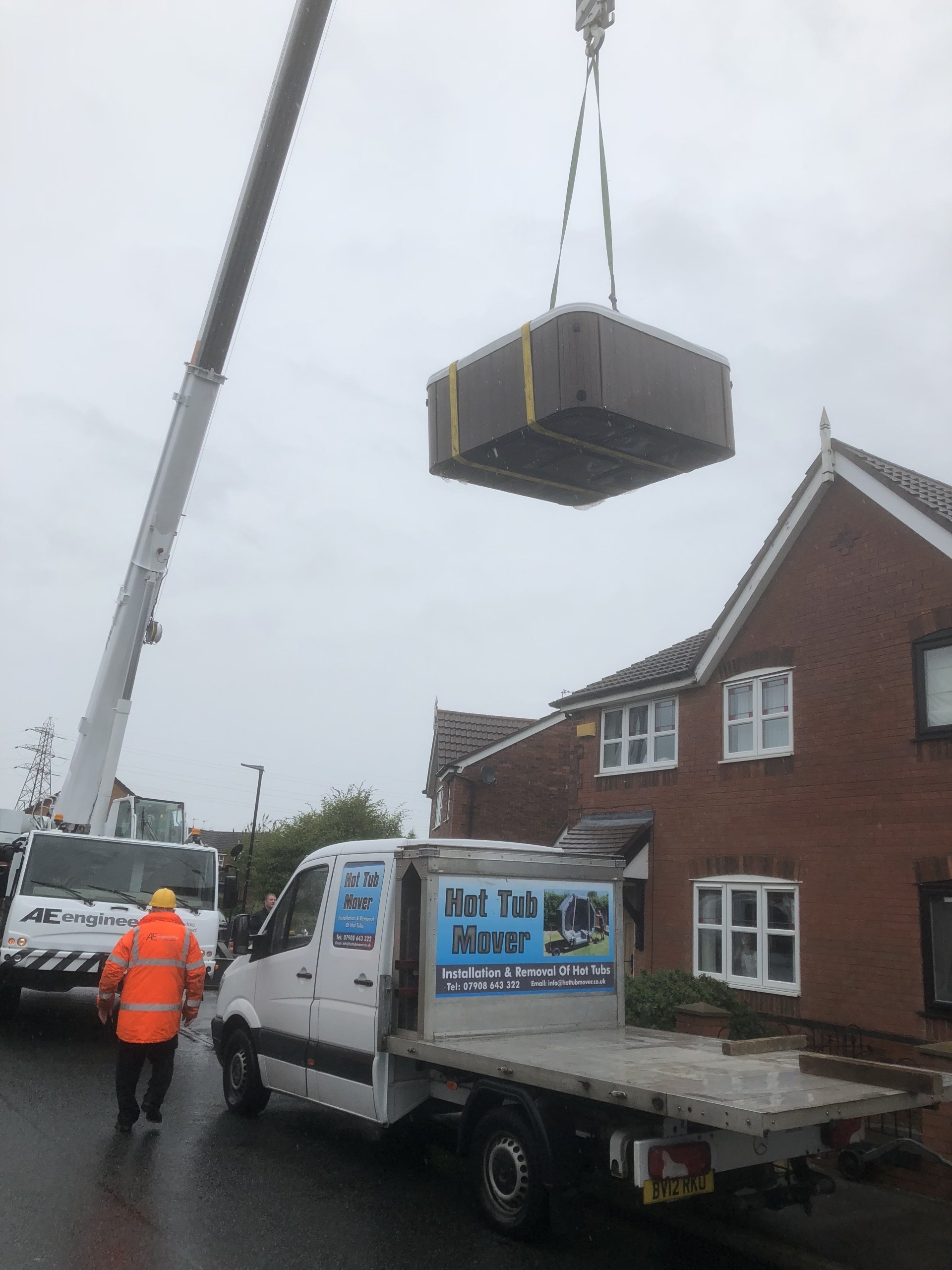 Cranes, A useful and sometimes essential tool in the movement of Hot Tubs