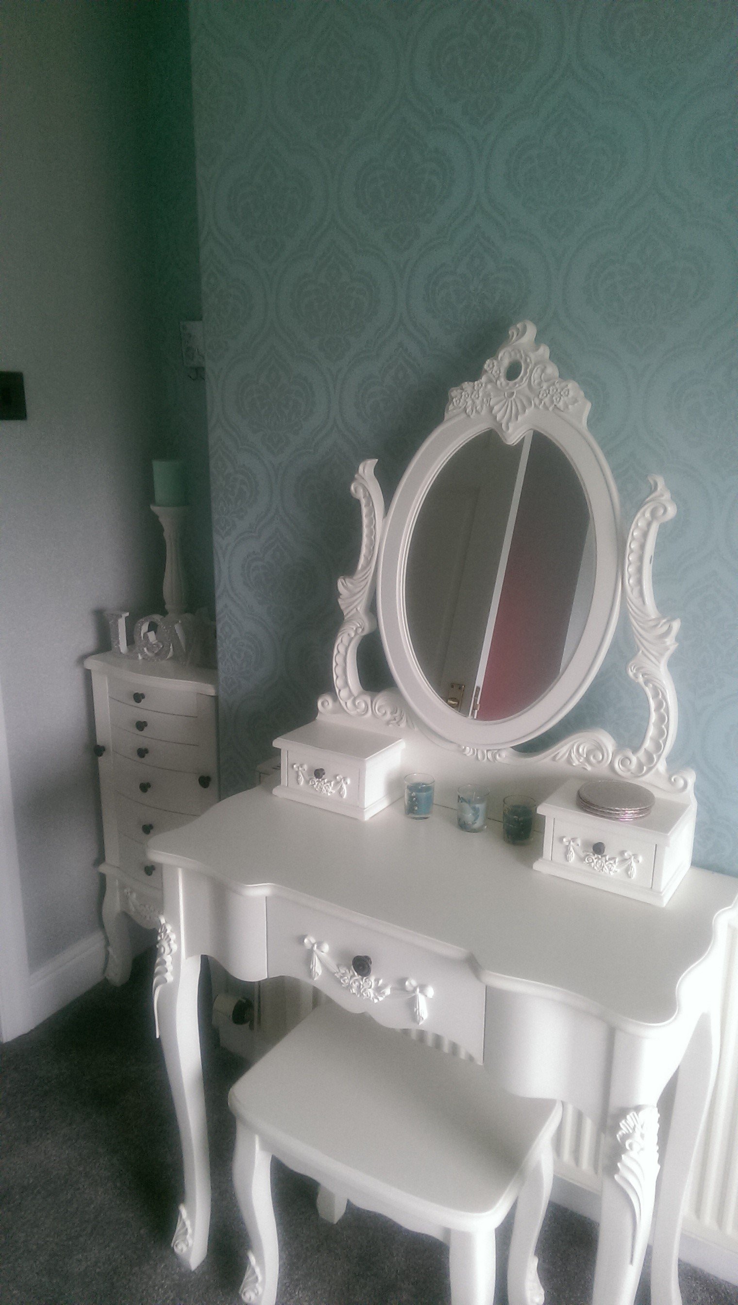 Wallpaper suppliers in the Leeds area