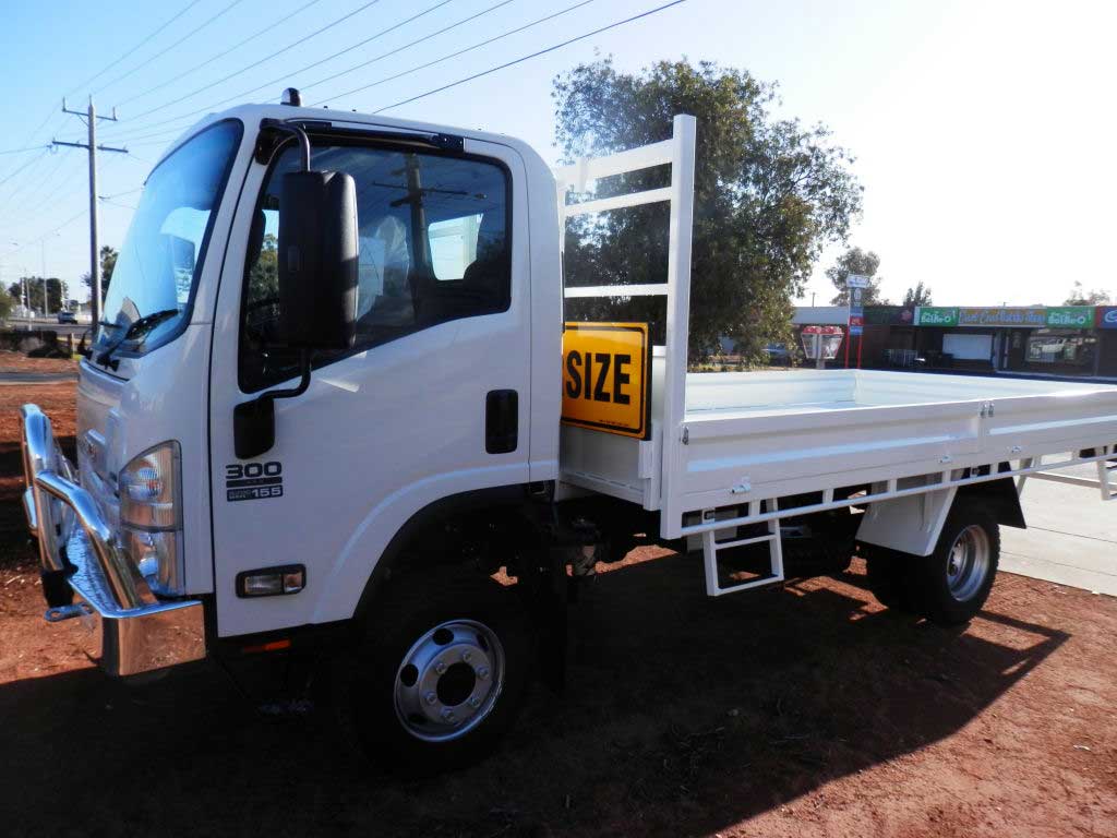 engineering kreationz tipper trailers near road