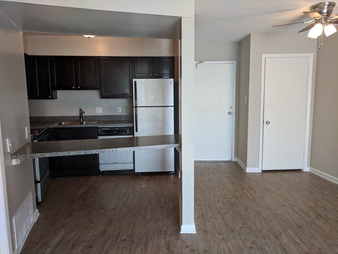 Photo Gallery Tivoli Apartments, Virginia Beach, VA