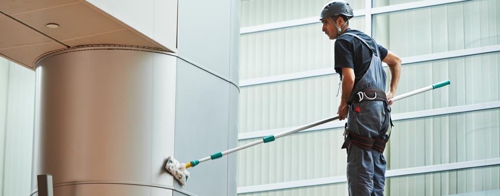 Professional cleaning the walls 