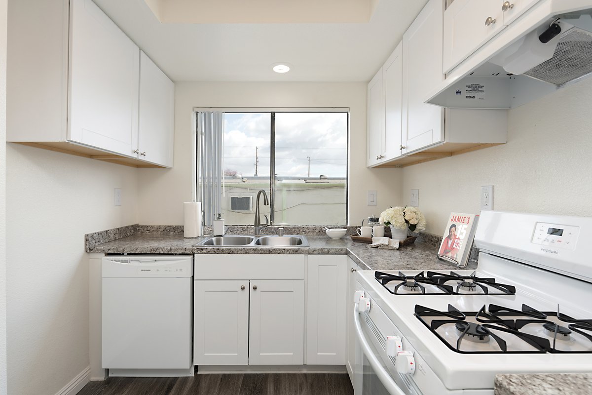 Savanna Villa Apartment Homes Property Details