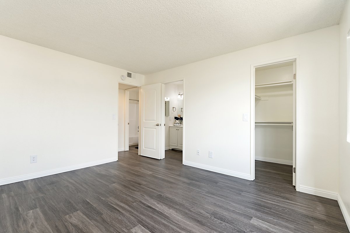 Savanna Villa Apartment Homes Property Details