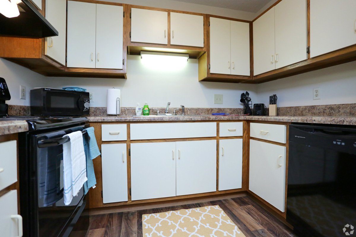 Furnished Apts. at Alpine Village HensleyThompson Properties