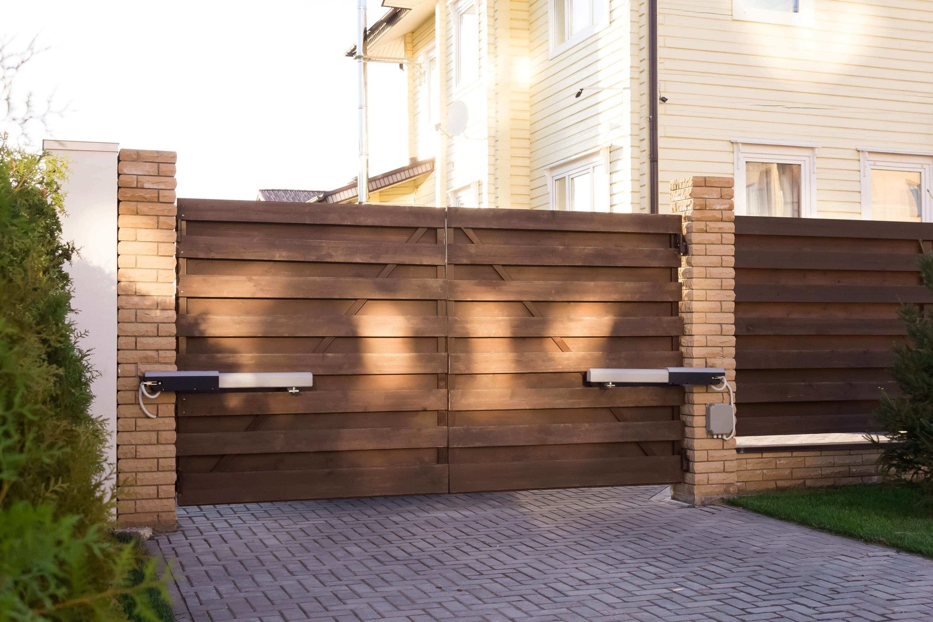 Manual & Automatic Gates GATES AND FENCING LAUNCESTON