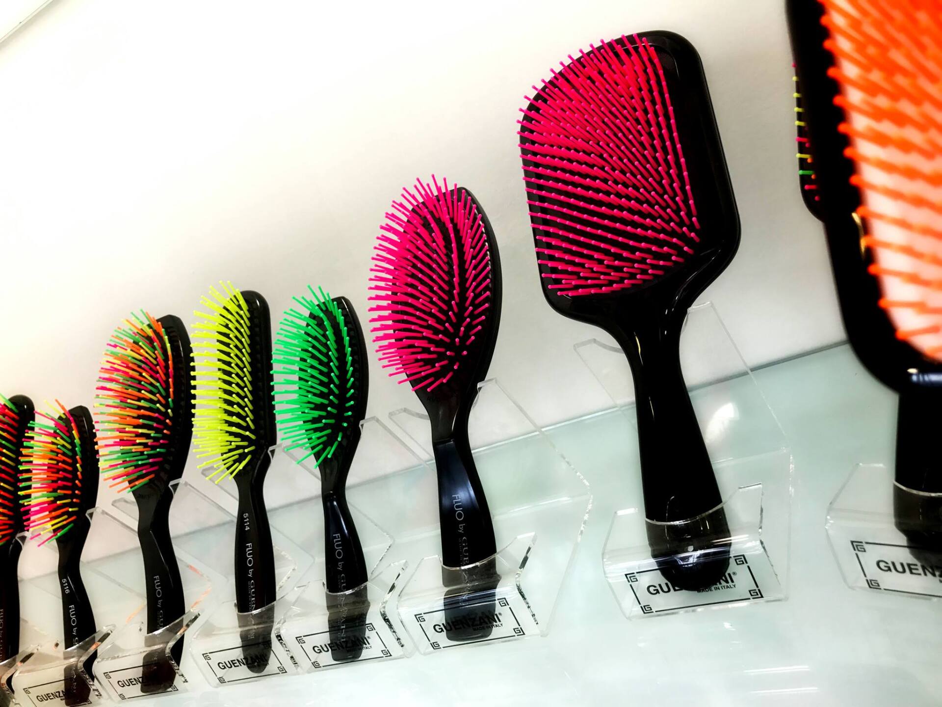 Italian hair brushes Cassano Magnago Pettinificio Guenzani