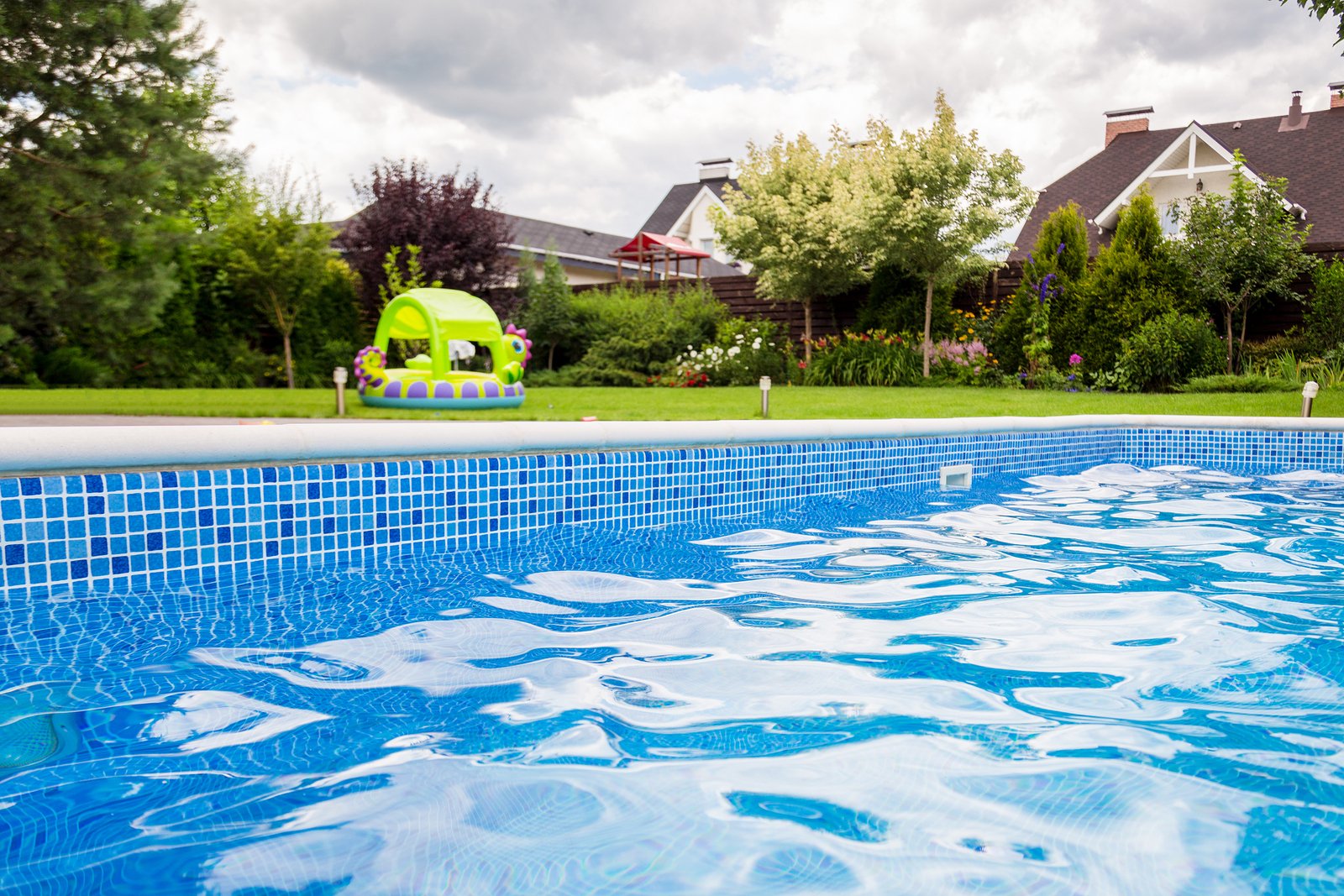 How to Remove Seasonal Pollen from Your Pool