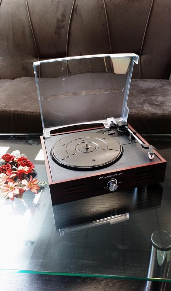 mesa ratona y sillon