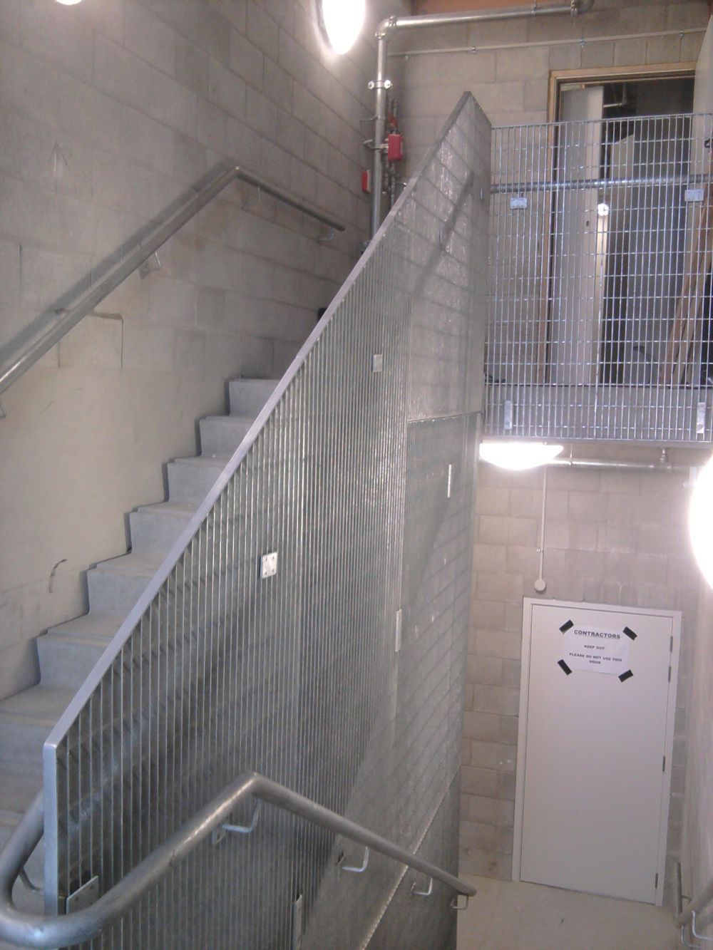 Mesh partition & handrail