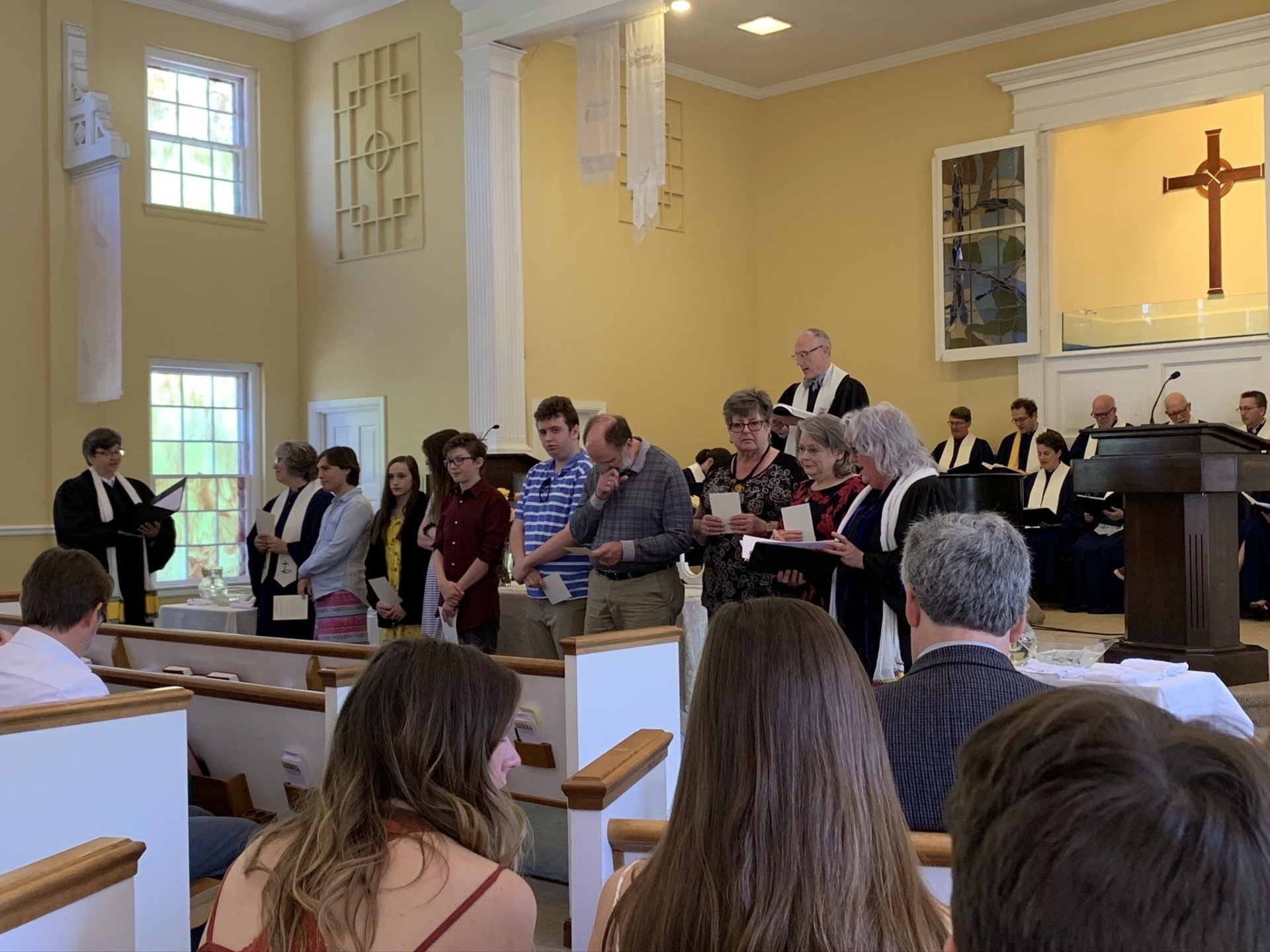 Worship at Glendale Baptist Church