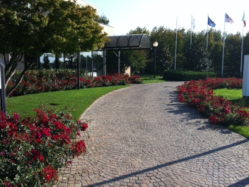 REALIZZAZIONE GIARDINI AZIENDALI