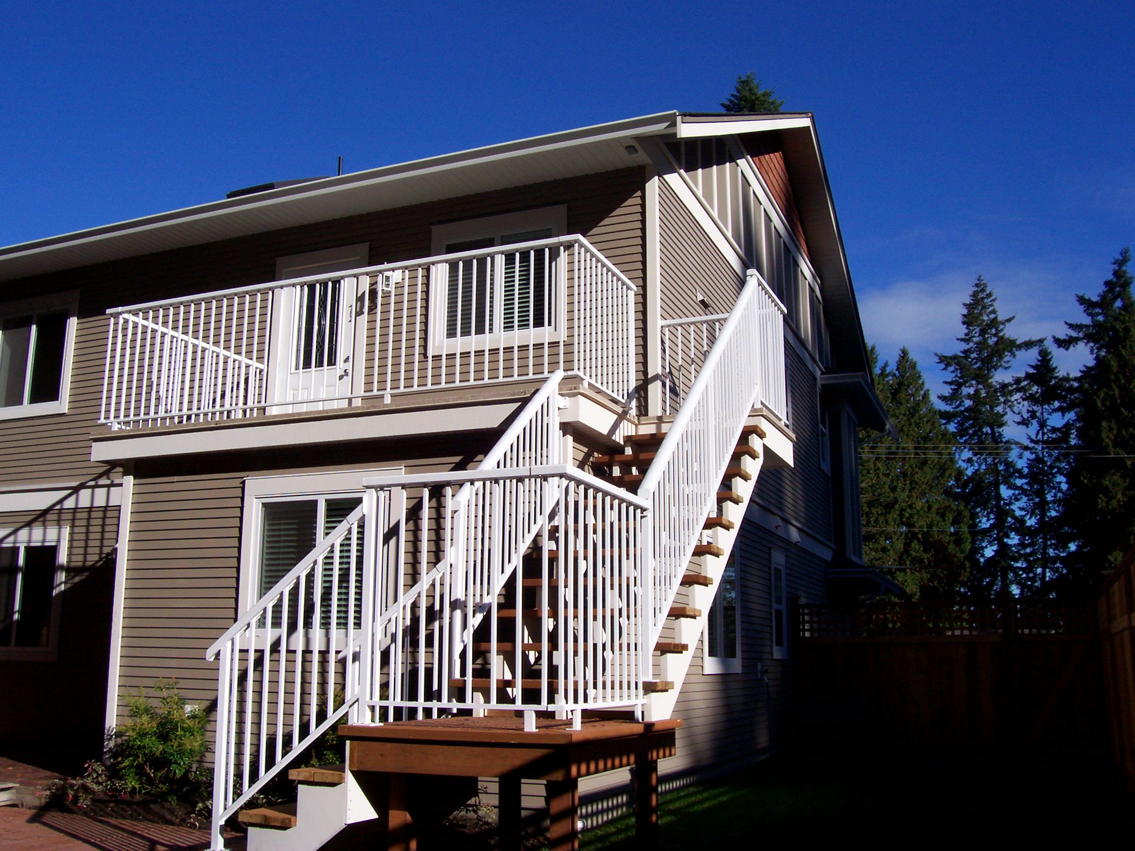 Picket Railings Nanaimo, BC SunRay Aluminum Railings