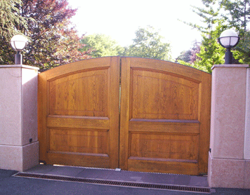 cancello automatico in legno