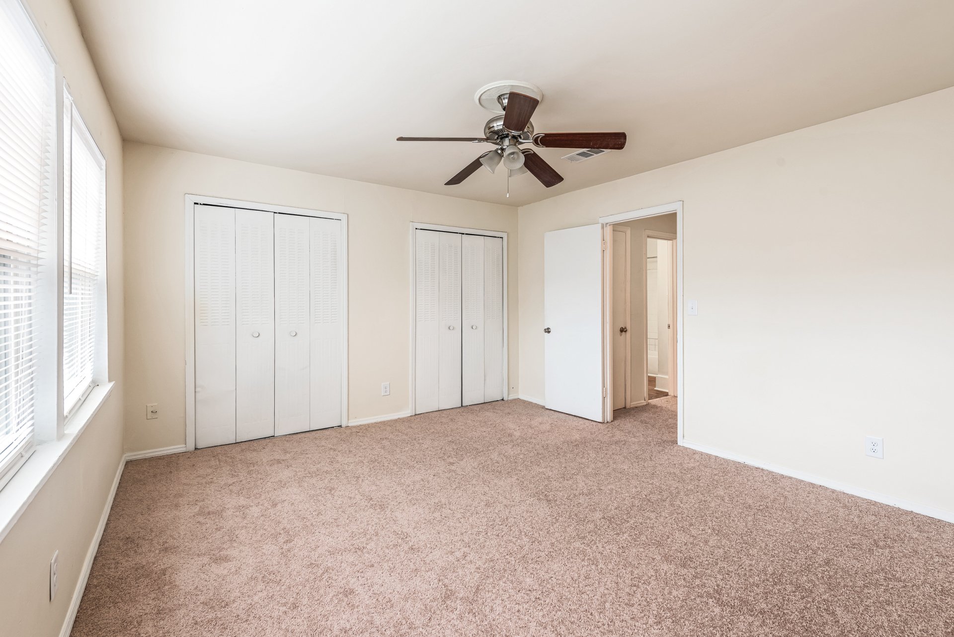 Gallery 13 Bedroom Townhomes for Rent, Broadway Townhomes