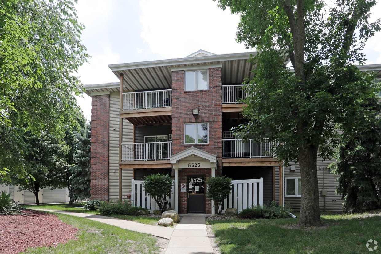 Gallery Sun Prairie Apartments for Rent in West Des Moines, IA