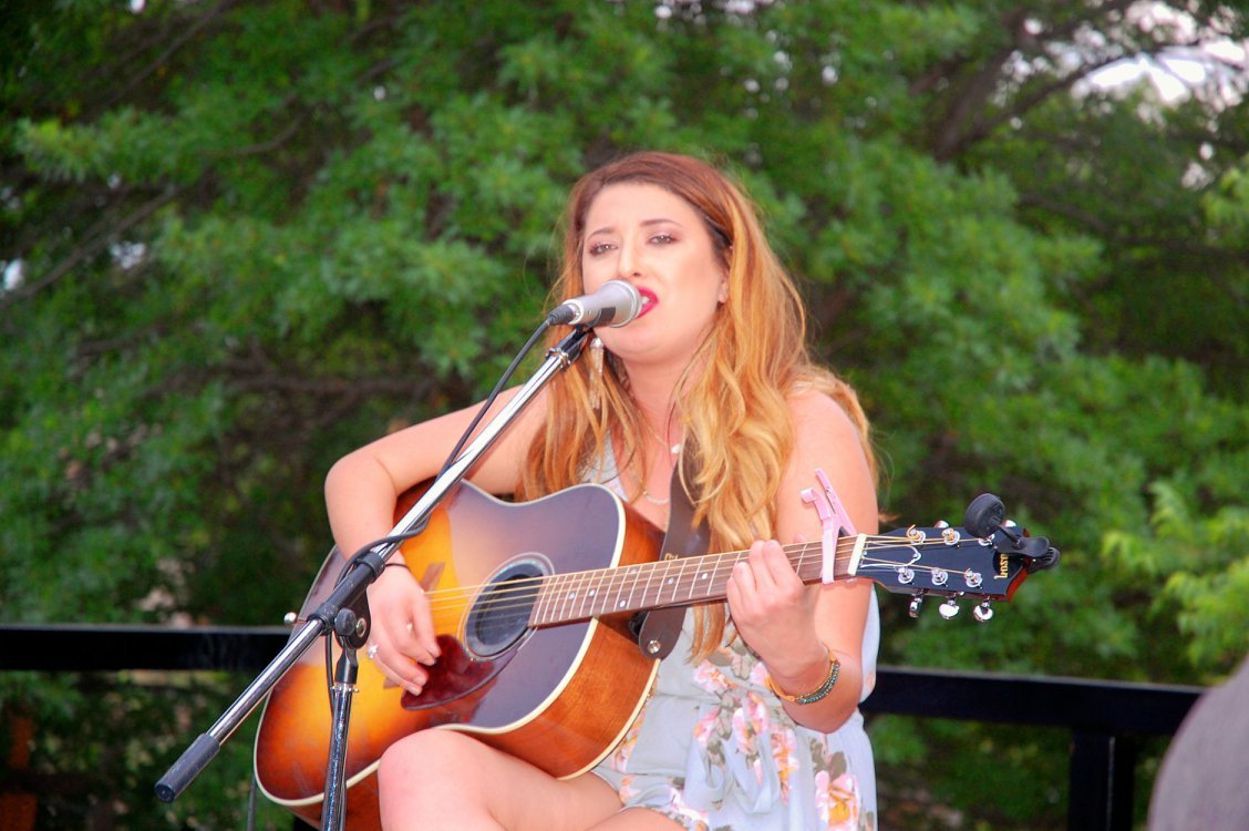 String Thing Concert Series Live Music at Fiddlestrings Sports Bar