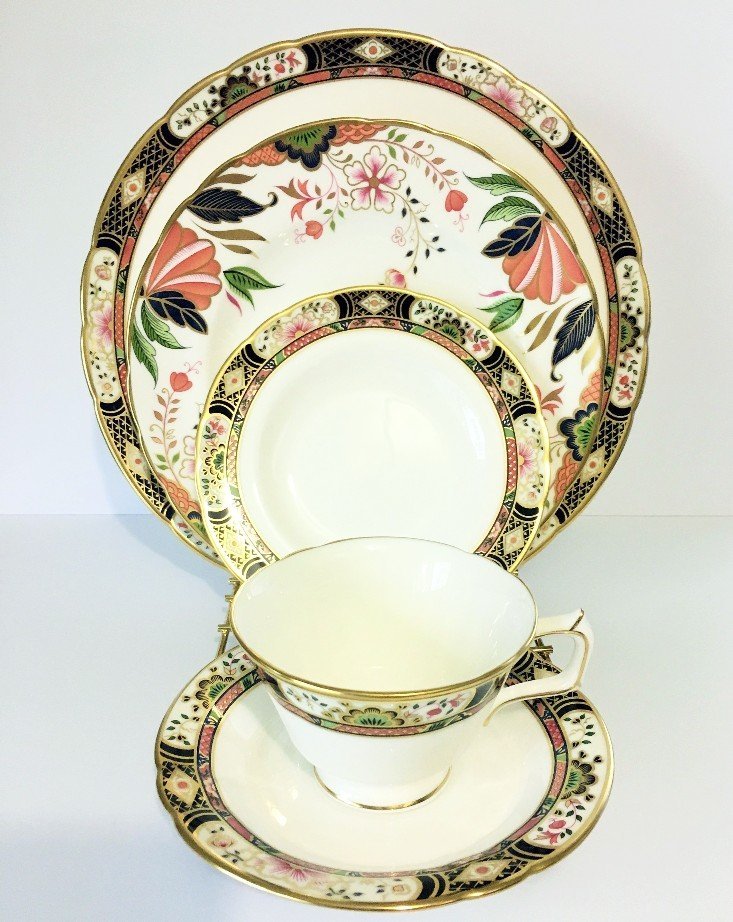 ROYAL CROWN DERBY TABLEWARE CHELSEA GARDEN
