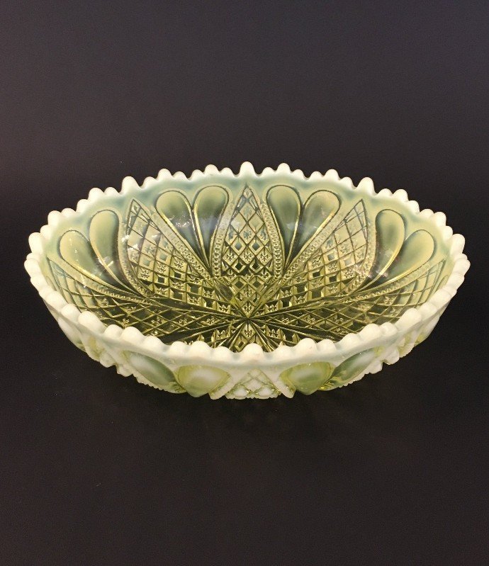 DAVIDSON GLASS CO. VASELINE PEARLINE BOWL