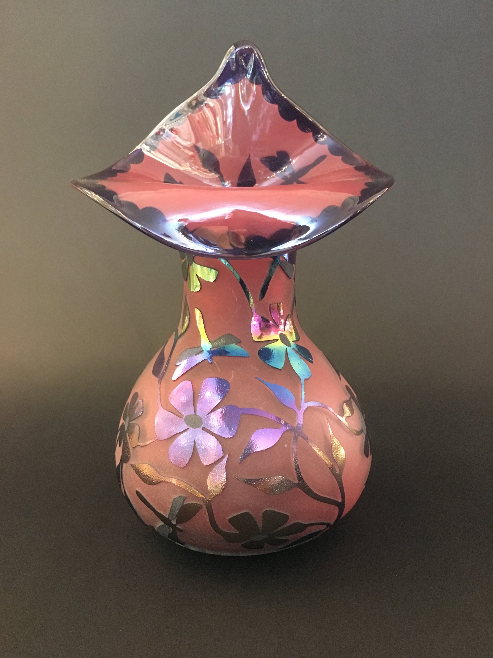 GIBSON GLASS U.S.A LUSTRE CAMEO GLASS DRAGONFLY VASE