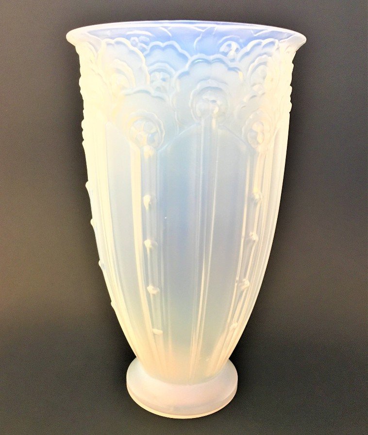 ART DECO TALL ETLING OPALESCENT VASE