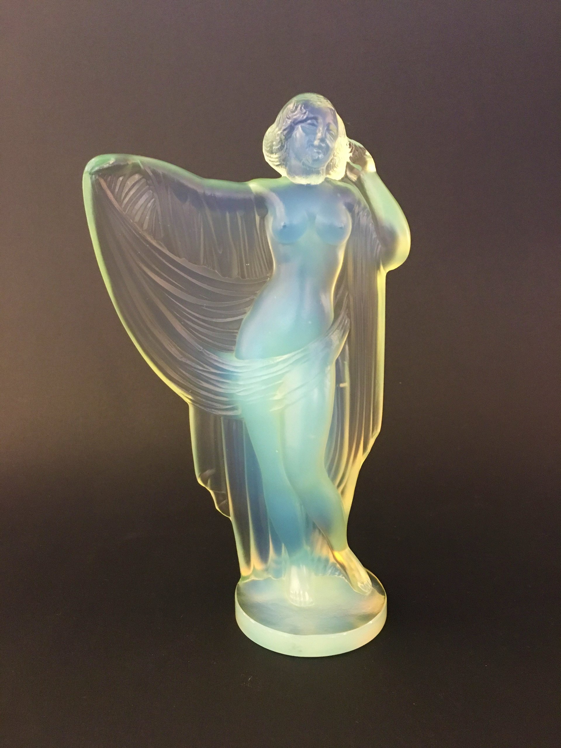 ART DECO SABINO OPALESCENT FIGURINE